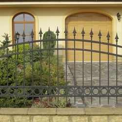 Kovaný plotový dielec v čiernej farbe - oplotenie rodinného domu