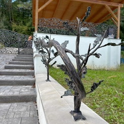 Štýlové ručne kované zábradlie a oplotenie s lesným motívom  Štýlové ručne kované zábradlie a oplotenie s lesným motívom