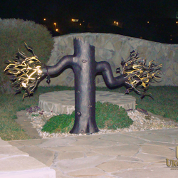 Umeleck svietidlo Strom v zhrade rodinnho domu - luxusn svietidlo