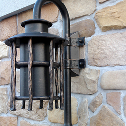 Luxusná nástenná lampa BABIČKA pre bočné osvetlenie rodinného domu - kvalitné svietidlo vyrobené na Slovensku Luxusná nástenná lampa BABIČKA pre bočné osvetlenie rodinného domu - kvalitné svietidlo vyrobené na Slovensku