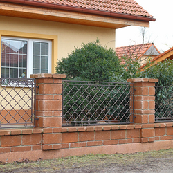 Kované oplotenie rodinného domu - moderný plot