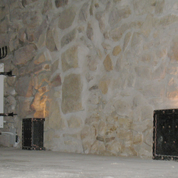 Kovan svietidlo vo vnnej pivnici - interirov svietidlo - svietidl v historickom tle