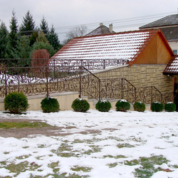 Kované zábradlie - schody v záhrade - exteriérové zábradlie Kované zábradlie - schody v záhrade - exteriérové zábradlie