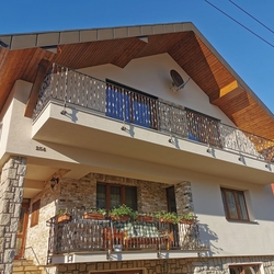 Balkónové kované zábradlie vzor CRAZY - exteriérové zábradlie Balkónové kované zábradlie vzor CRAZY - exteriérové zábradlie