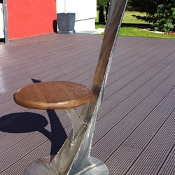 Modern nerezov stolika s dubovm drevom - futuristick dizajn