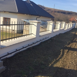 Kvalitný kovaný plot v jednoduchom štýle - brány a ploty Kvalitný kovaný plot v jednoduchom štýle - brány a ploty