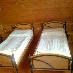 Kovan postele s drevom v penzine - kvalitn nbytok