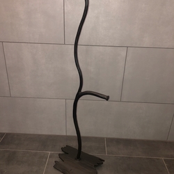 Umelecký stojan do WC a kúpeľne vykovaný ako konár Umelecký stojan do WC a kúpeľne vykovaný ako konár